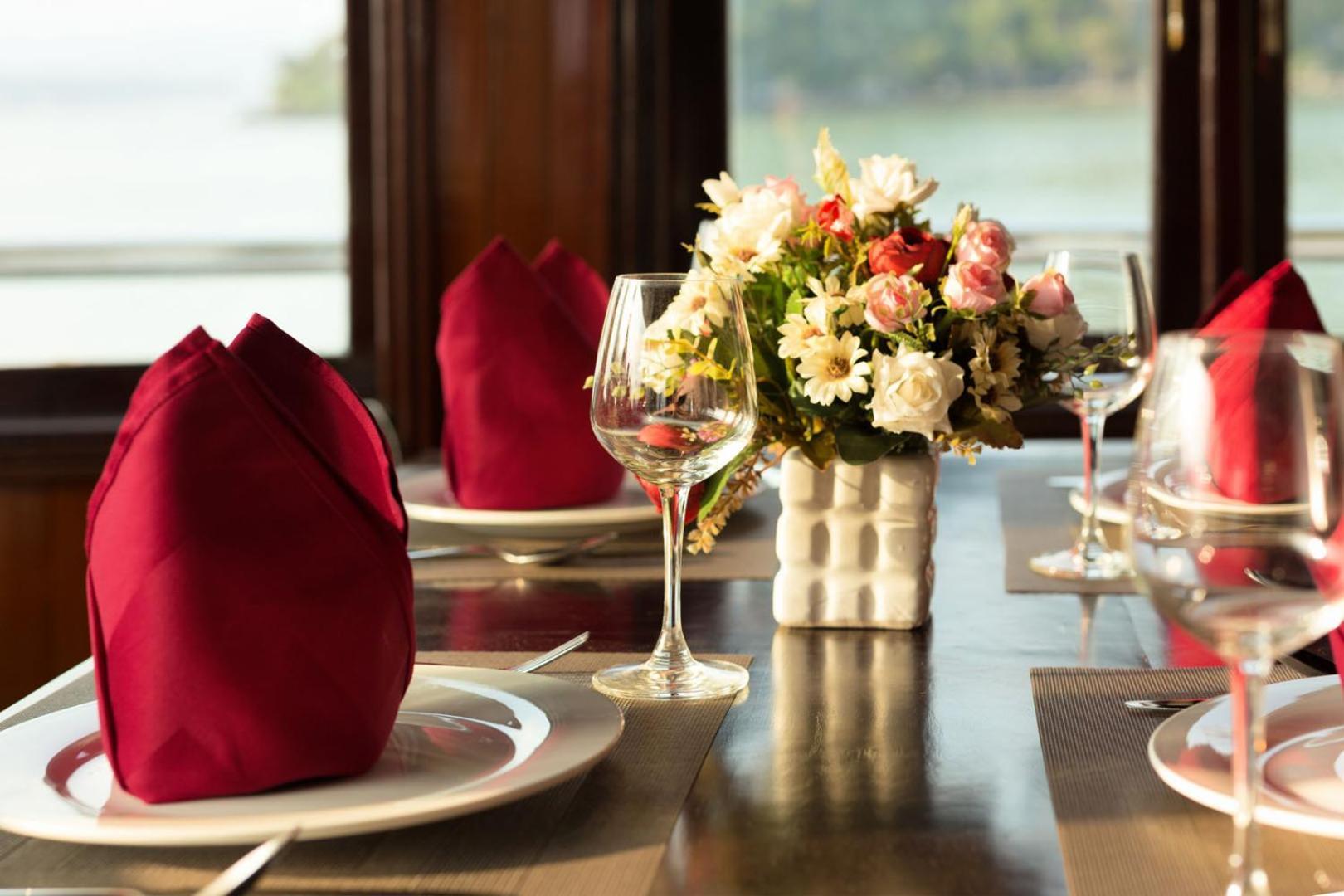 Cozy Bay Classic Cruise Hạ Long Extérieur photo