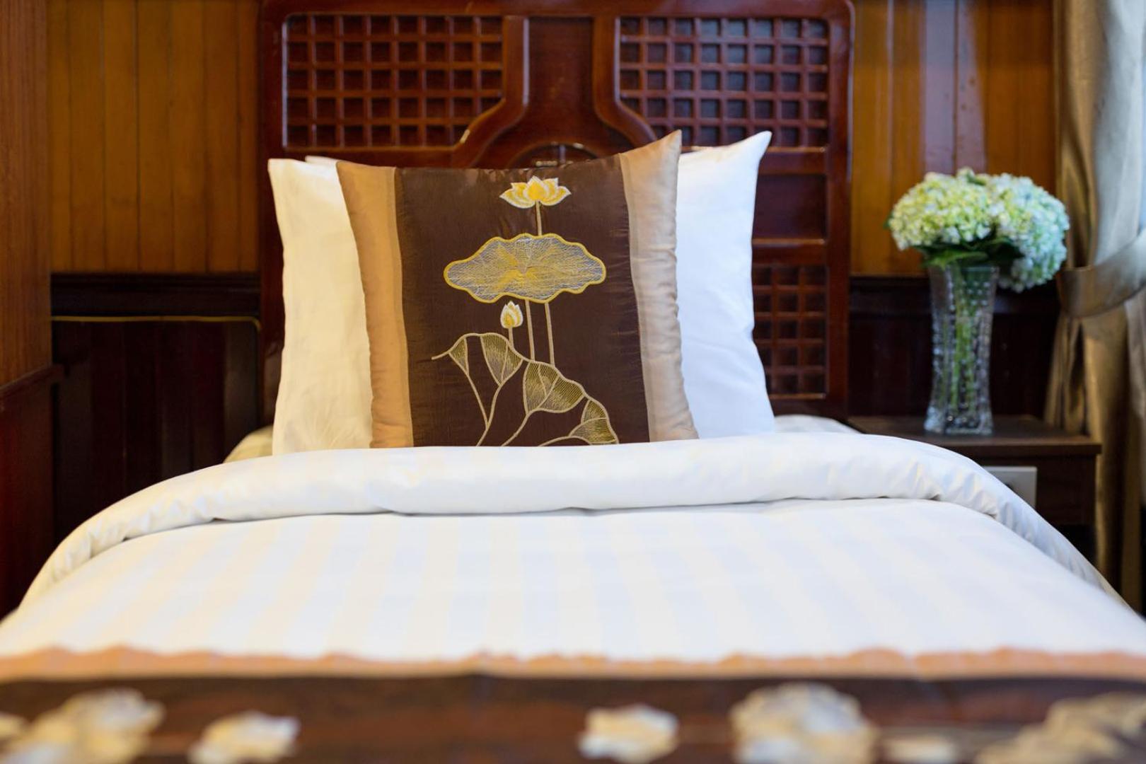 Cozy Bay Classic Cruise Hạ Long Extérieur photo