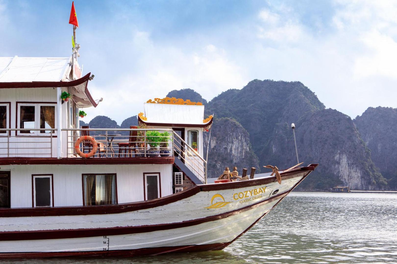 Cozy Bay Classic Cruise Hạ Long Extérieur photo