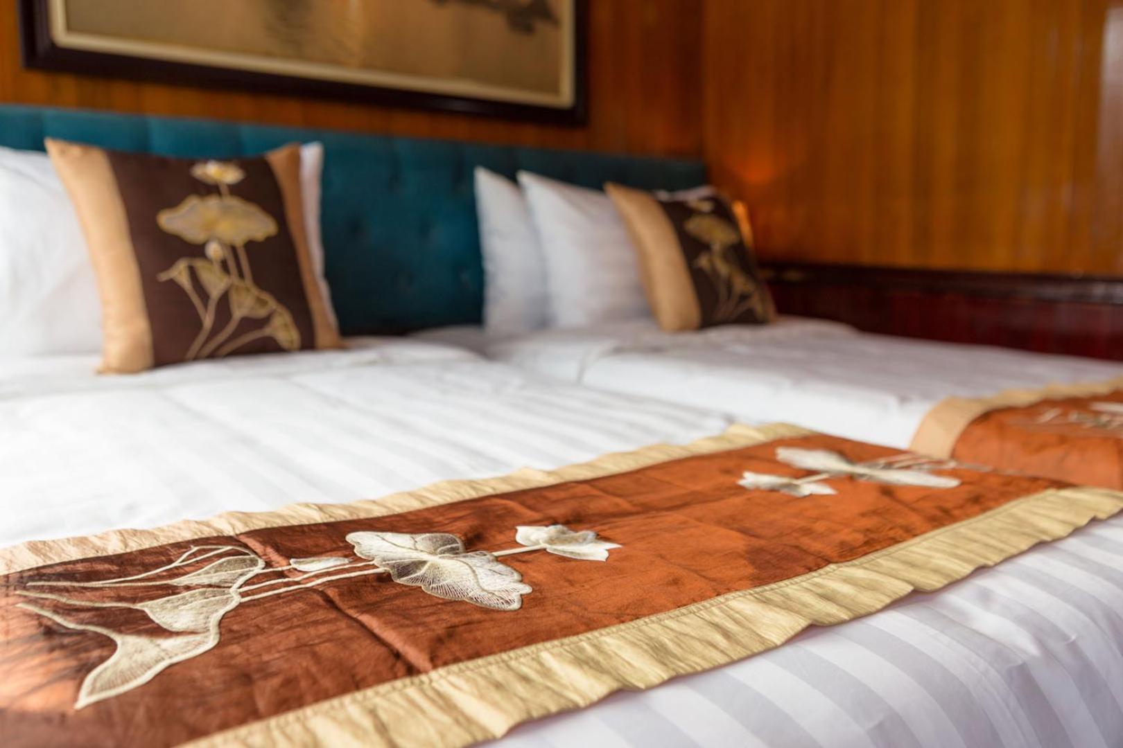 Cozy Bay Classic Cruise Hạ Long Extérieur photo