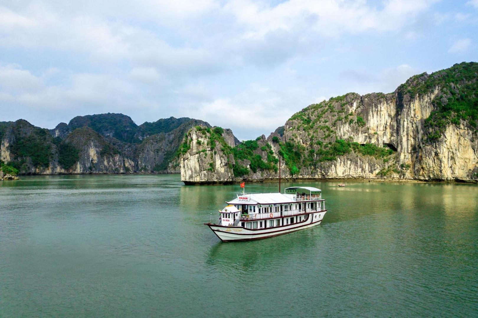 Cozy Bay Classic Cruise Hạ Long Extérieur photo