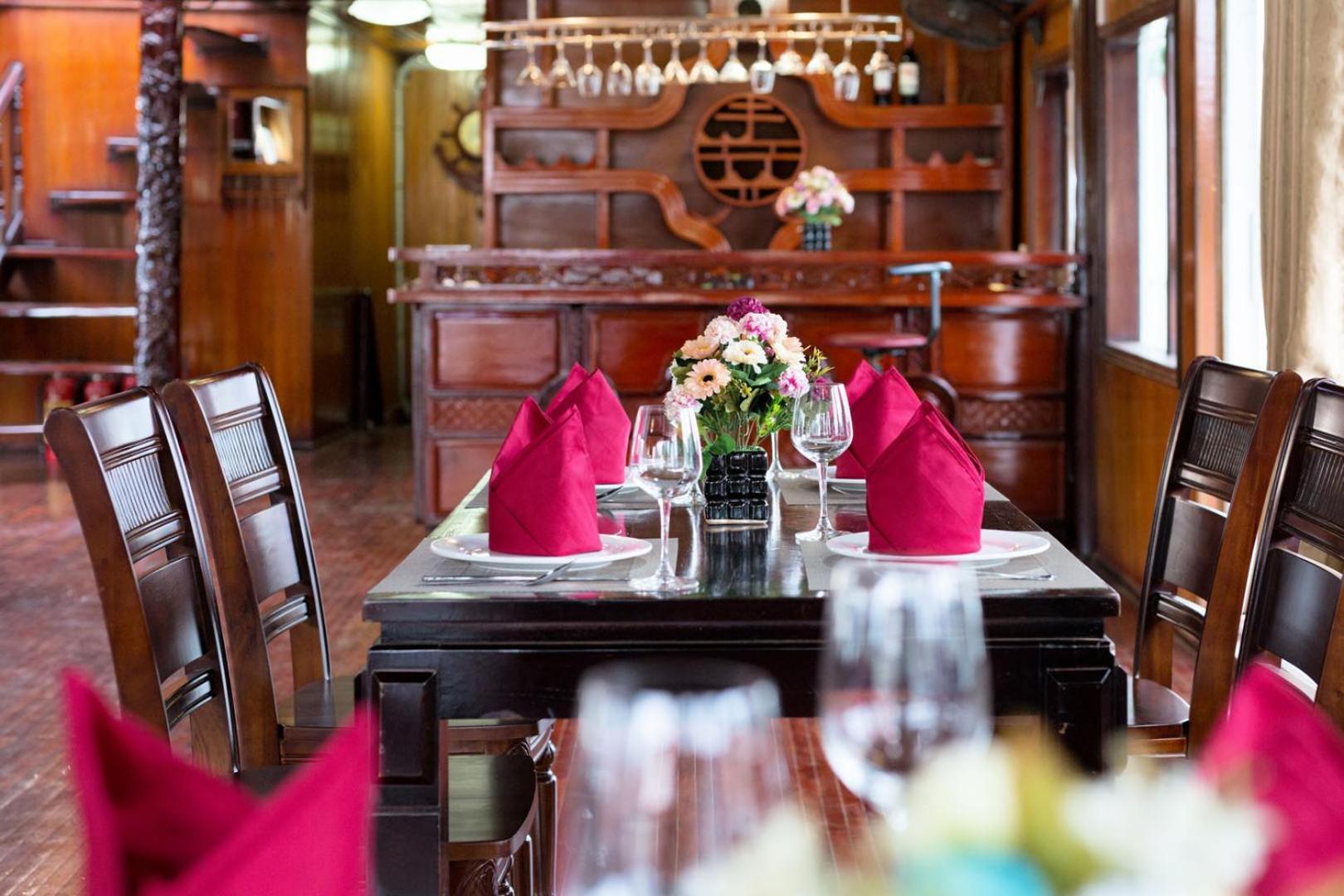 Cozy Bay Classic Cruise Hạ Long Extérieur photo