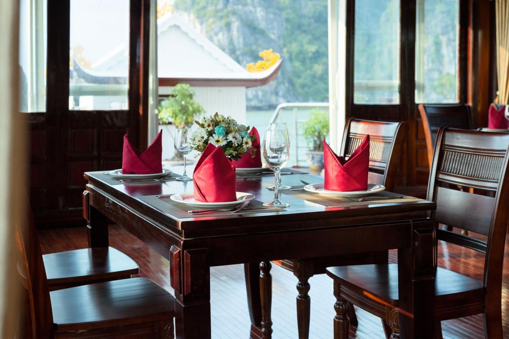 Cozy Bay Classic Cruise Hạ Long Extérieur photo