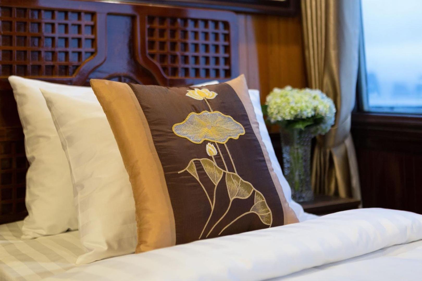 Cozy Bay Classic Cruise Hạ Long Extérieur photo
