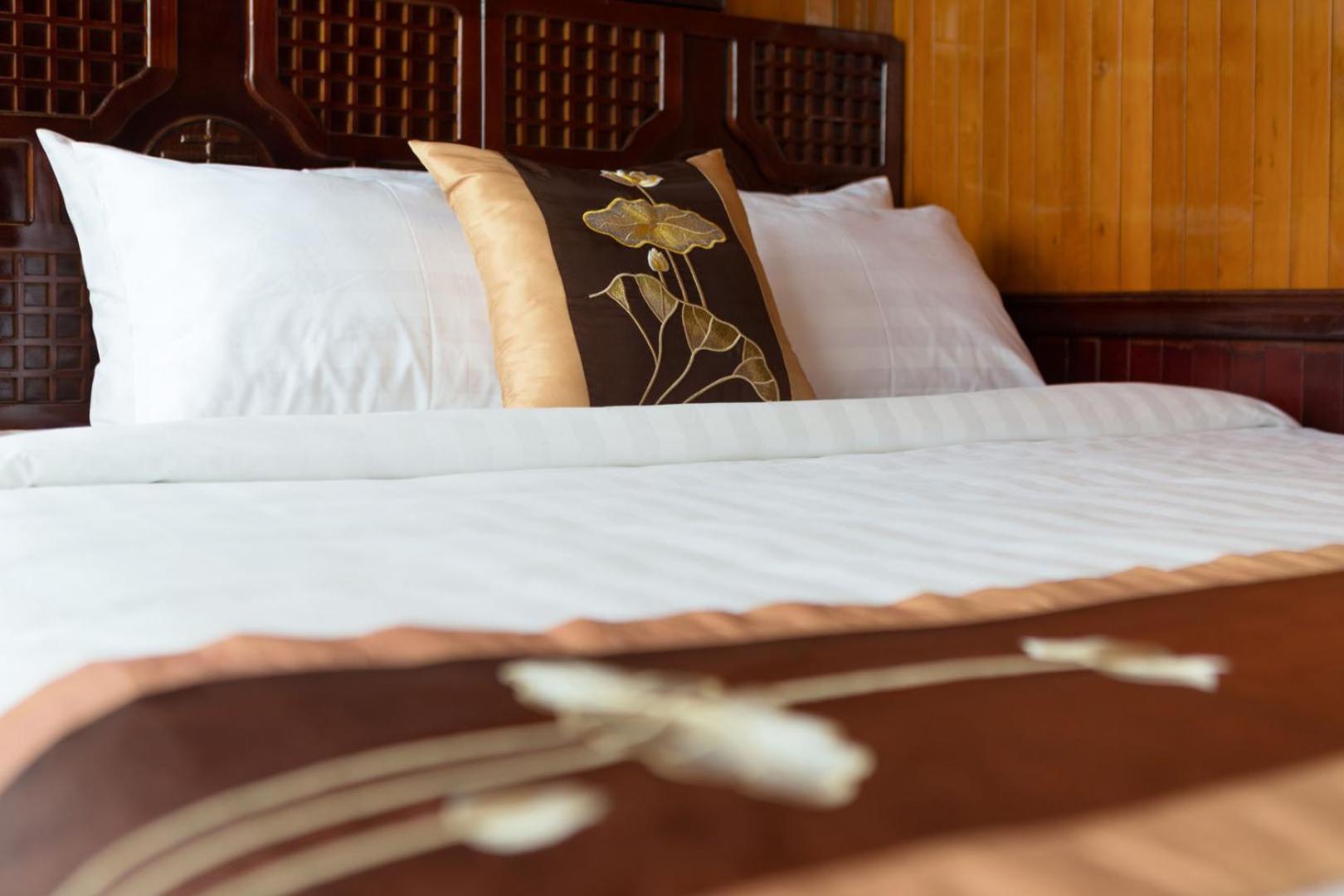Cozy Bay Classic Cruise Hạ Long Extérieur photo