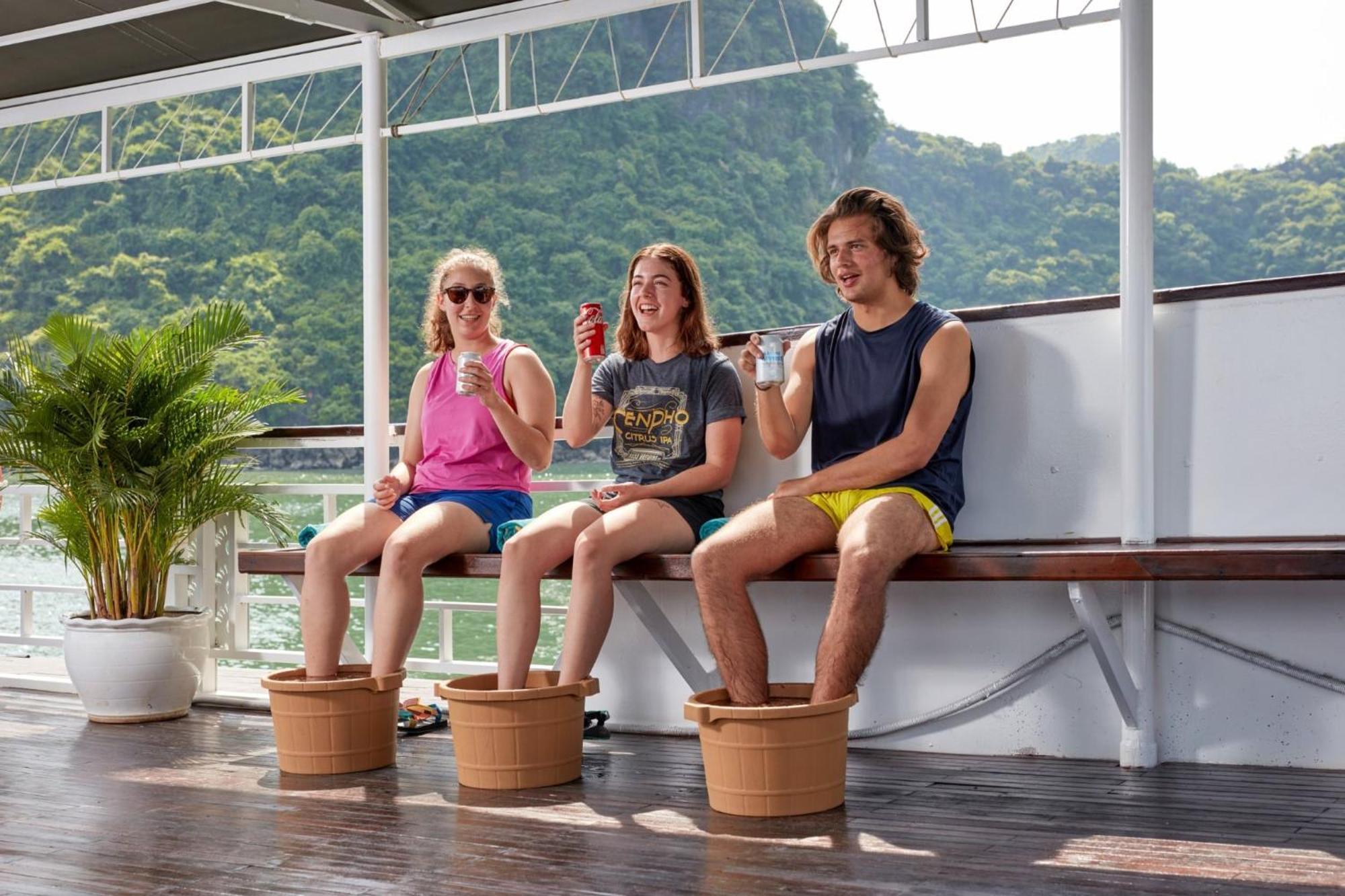 Cozy Bay Classic Cruise Hạ Long Extérieur photo